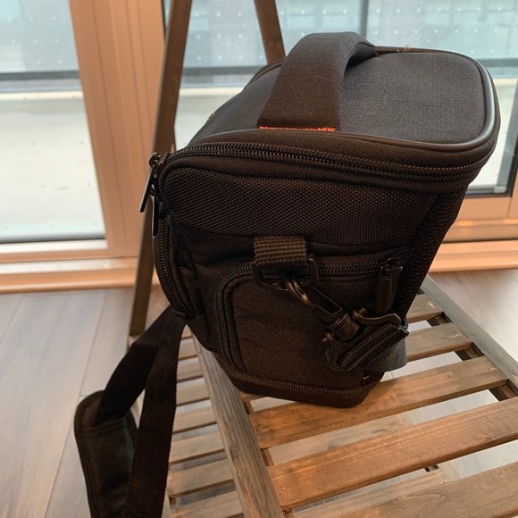 Black AmazonBasics Camera Bag - Picture 7 of 7